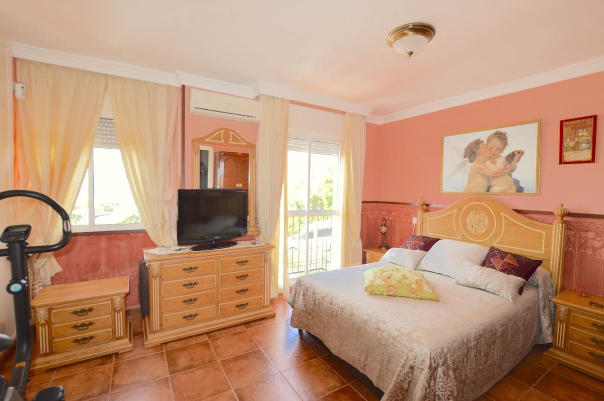 4 slaapkamer Huis te koop in Los Monteros met zwembad - € 550.000 (Ref: 9504451)