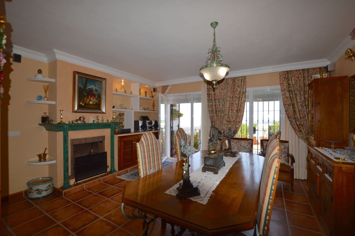 4 slaapkamer Huis te koop in Los Monteros met zwembad - € 550.000 (Ref: 9504451)