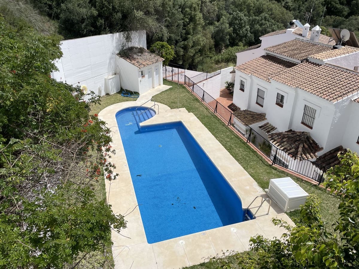 4 slaapkamer Huis te koop in Los Monteros met zwembad - € 550.000 (Ref: 9504451)