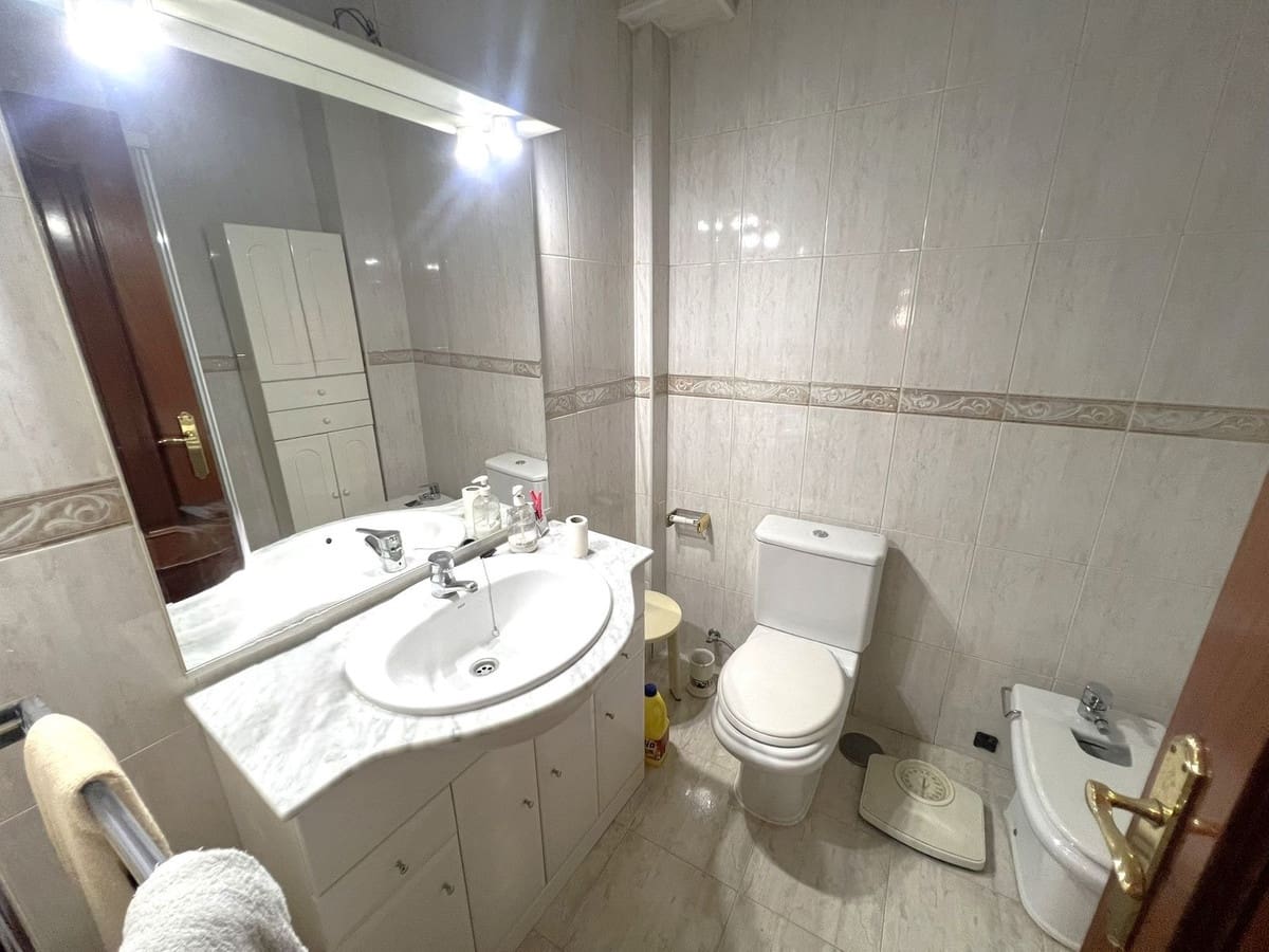 Apartamento de 2 habitaciones en Fuengirola en venta - 450.000 € (Ref: 9509112)