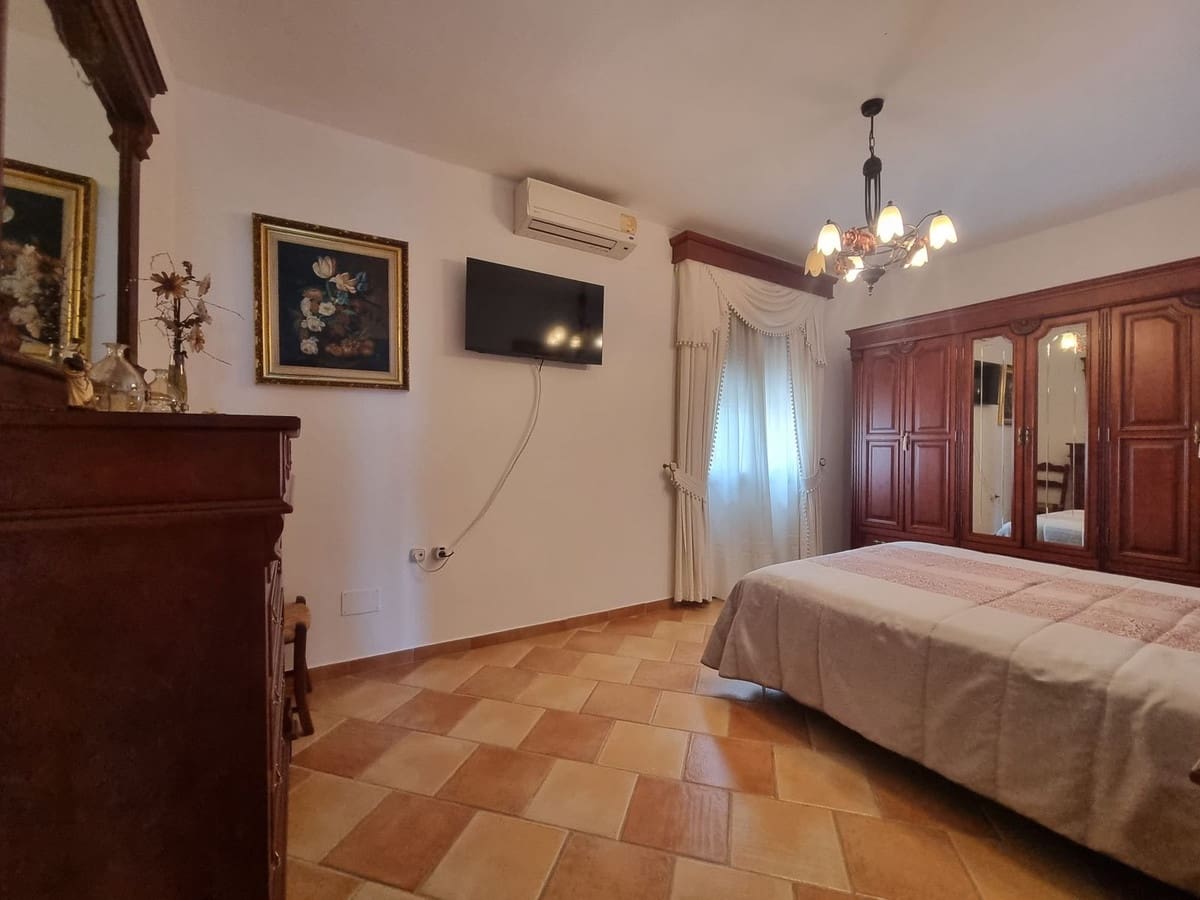 Chalet de 4 habitaciones en Alhaurín el Grande en venta con garaje - 590.000 € (Ref: 9509115)