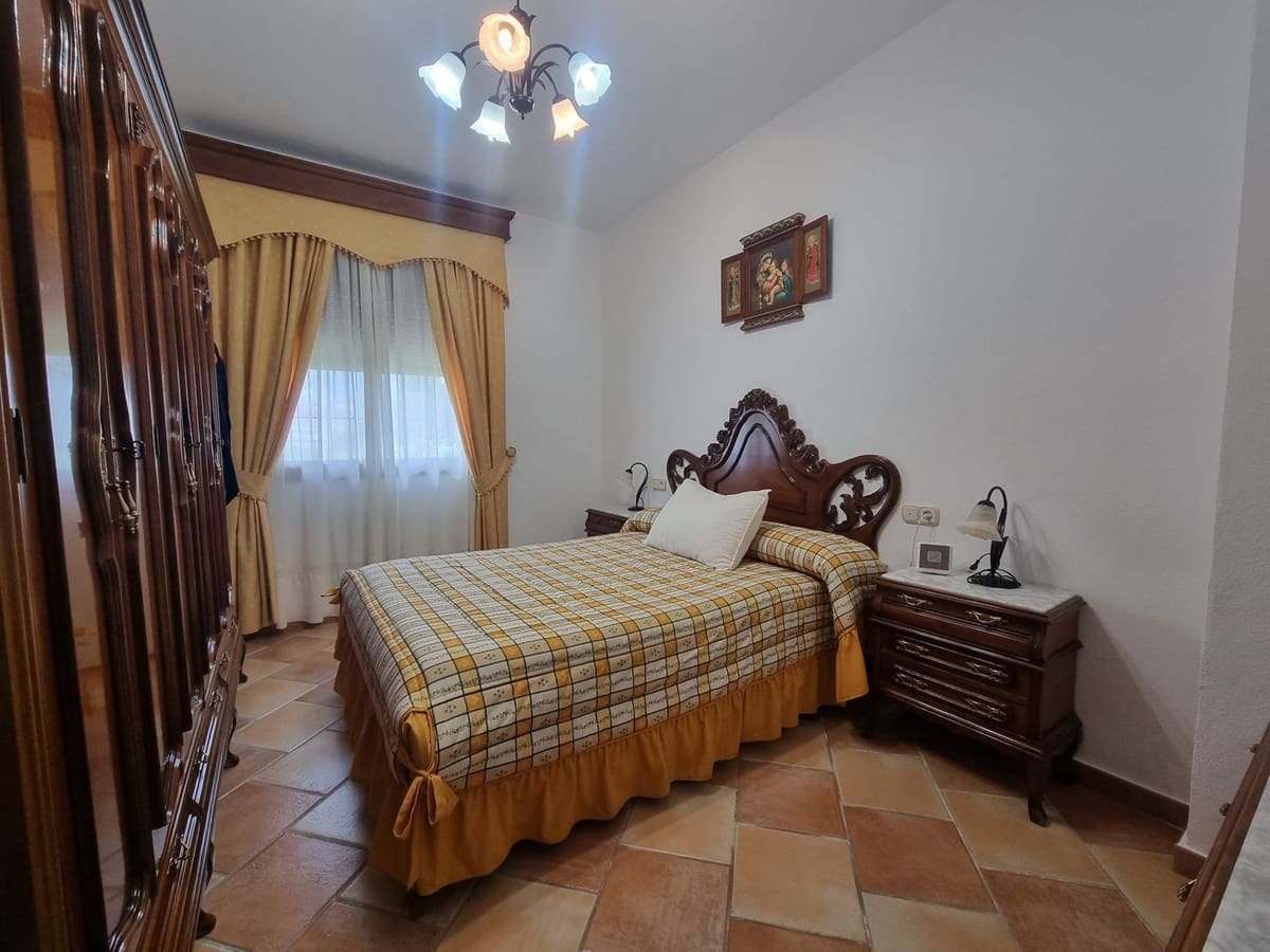 Chalet de 4 habitaciones en Alhaurín el Grande en venta con garaje - 590.000 € (Ref: 9509115)