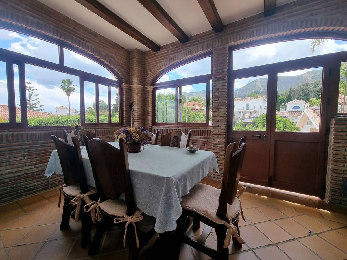 Chalet de 4 habitaciones en Alhaurín el Grande en venta con garaje - 590.000 € (Ref: 9509115)