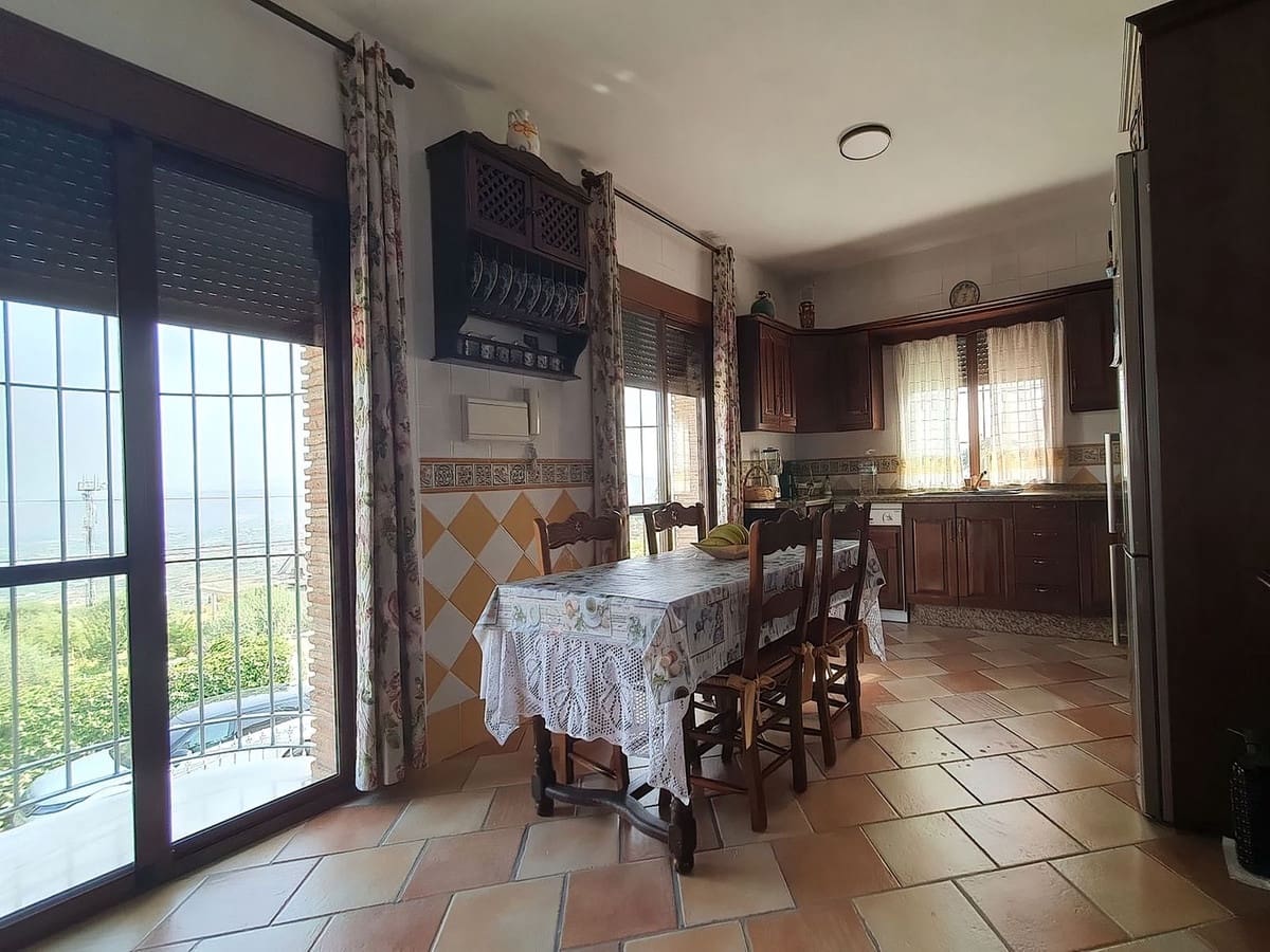 Chalet de 4 habitaciones en Alhaurín el Grande en venta con garaje - 590.000 € (Ref: 9509115)