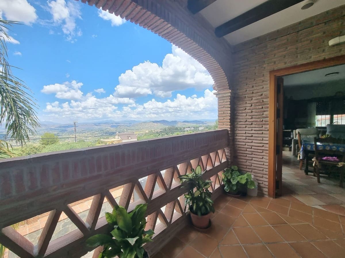 Chalet de 4 habitaciones en Alhaurín el Grande en venta con garaje - 590.000 € (Ref: 9509115)