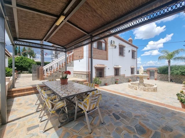 Chalet de 4 habitaciones en Alhaurín el Grande en venta con garaje - 590.000 € (Ref: 9509115)