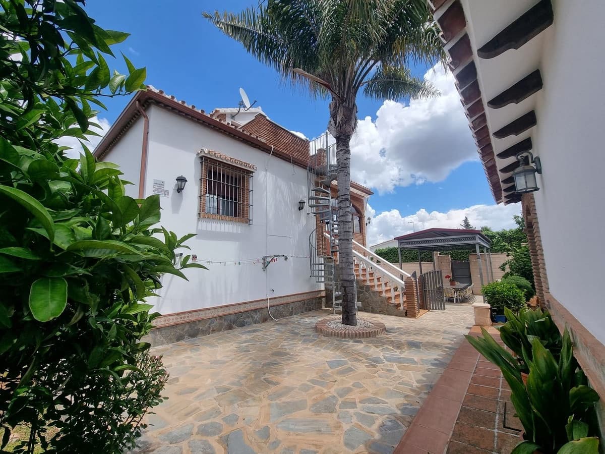 Chalet de 4 habitaciones en Alhaurín el Grande en venta con garaje - 590.000 € (Ref: 9509115)