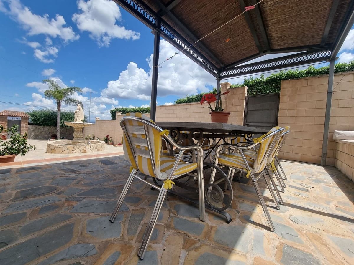 Chalet de 4 habitaciones en Alhaurín el Grande en venta con garaje - 590.000 € (Ref: 9509115)