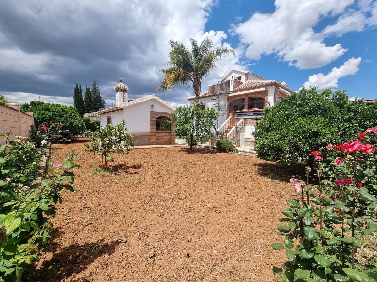 Chalet de 4 habitaciones en Alhaurín el Grande en venta con garaje - 590.000 € (Ref: 9509115)