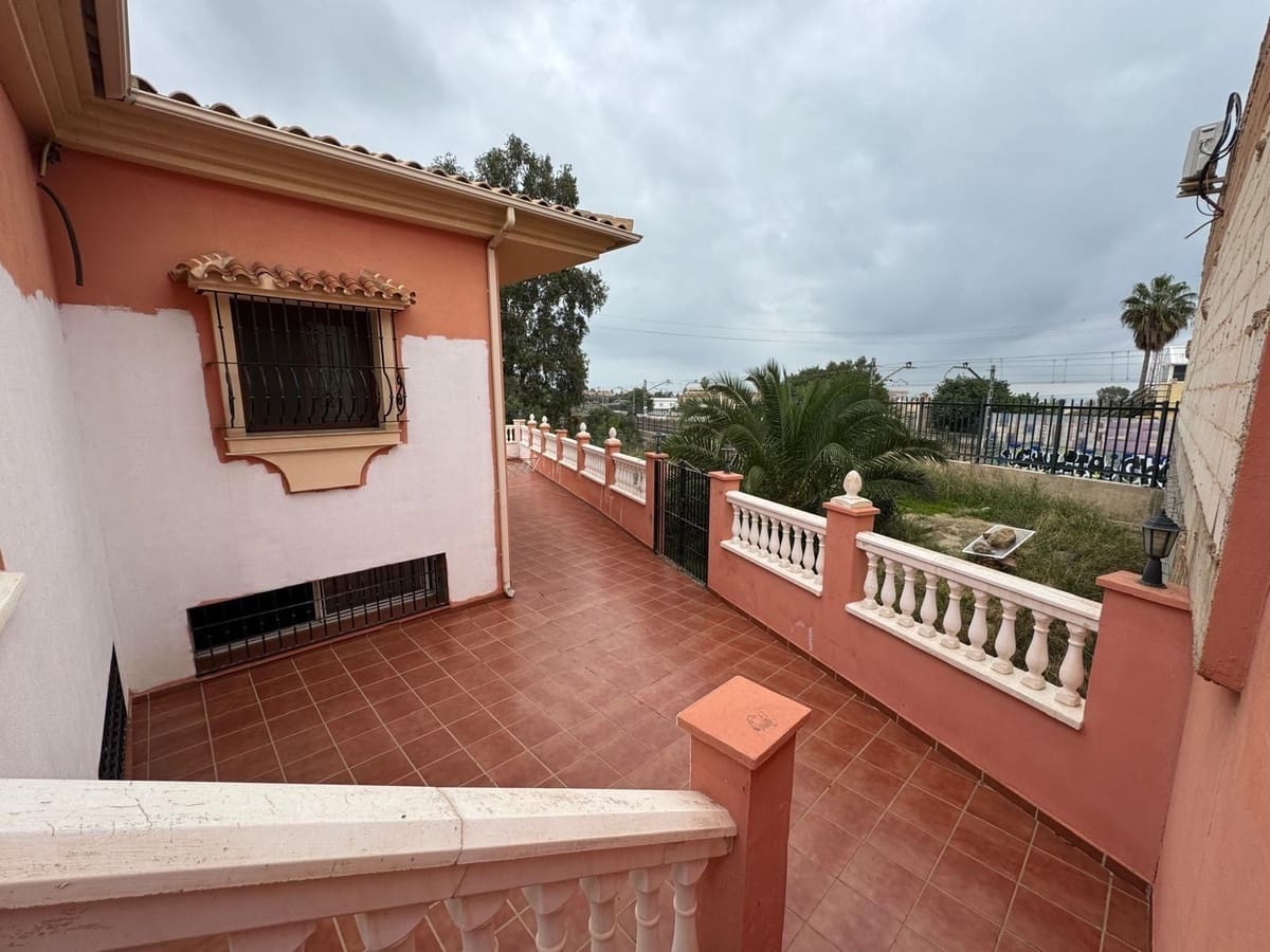 Chalet de 4 habitaciones en Benalmadena Costa en venta - 610.000 € (Ref: 9509116)