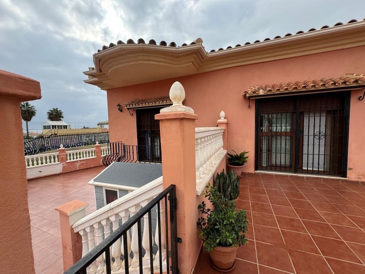 Chalet de 4 habitaciones en Benalmadena Costa en venta - 610.000 € (Ref: 9509116)
