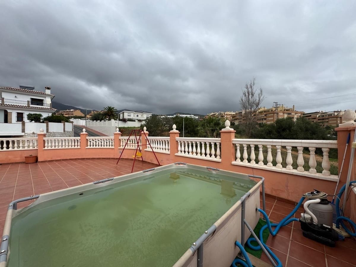Chalet de 4 habitaciones en Benalmadena Costa en venta - 610.000 € (Ref: 9509116)