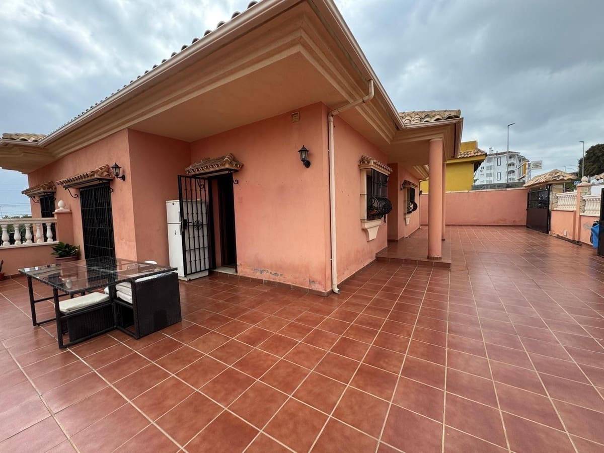 Chalet de 4 habitaciones en Benalmadena Costa en venta - 610.000 € (Ref: 9509116)