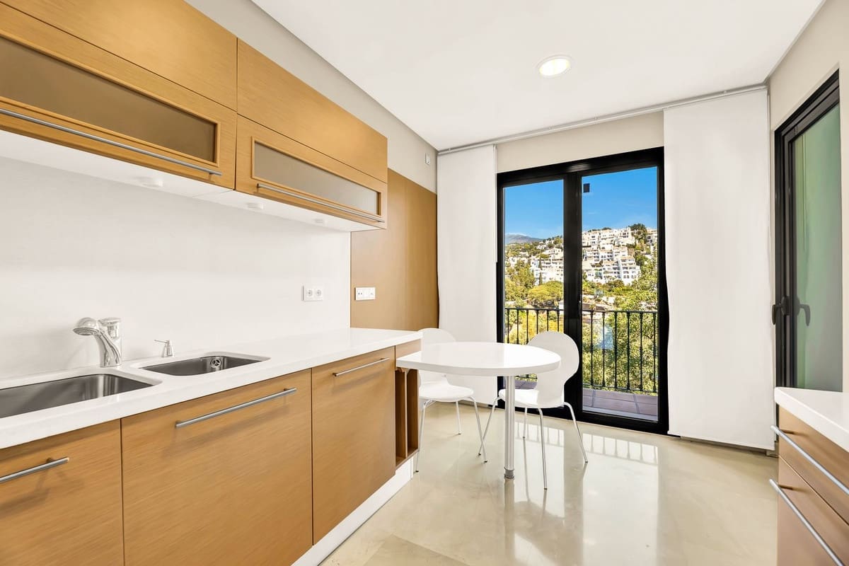 3 sovrum Lägenhet till salu i La Quinta med pool - 998 000 € (Ref: 9509119)