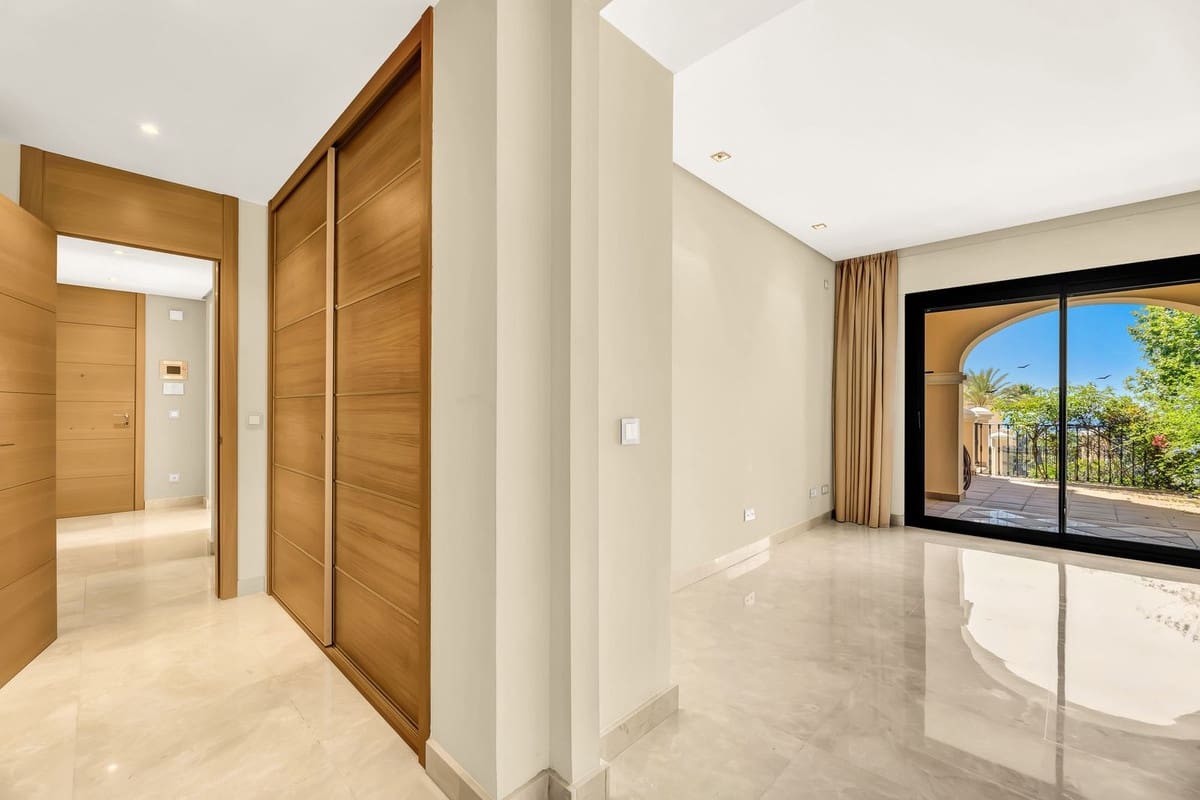 3 sovrum Lägenhet till salu i La Quinta med pool - 998 000 € (Ref: 9509119)