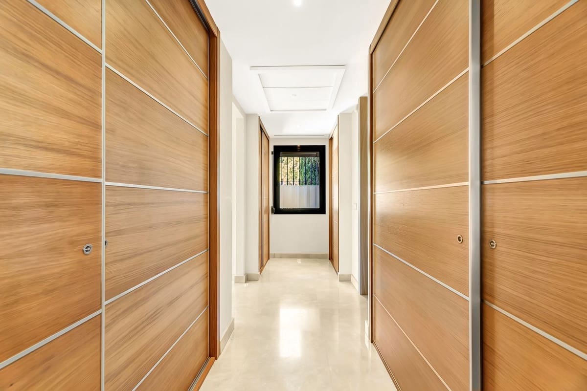 3 sovrum Lägenhet till salu i La Quinta med pool - 998 000 € (Ref: 9509119)