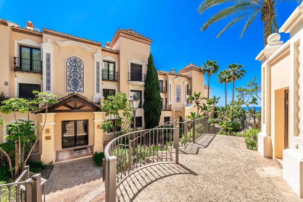 3 sovrum Lägenhet till salu i La Quinta med pool - 998 000 € (Ref: 9509119)