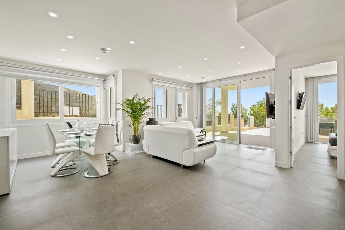 2 bedroom Apartment for sale in Benalmadena Costa with pool - € 535,000 (Ref: 9516282)