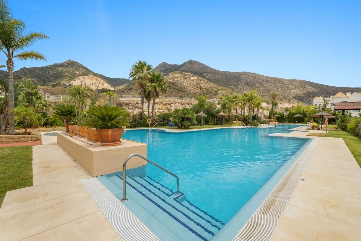 2 bedroom Apartment for sale in Benalmadena Costa with pool - € 535,000 (Ref: 9516282)