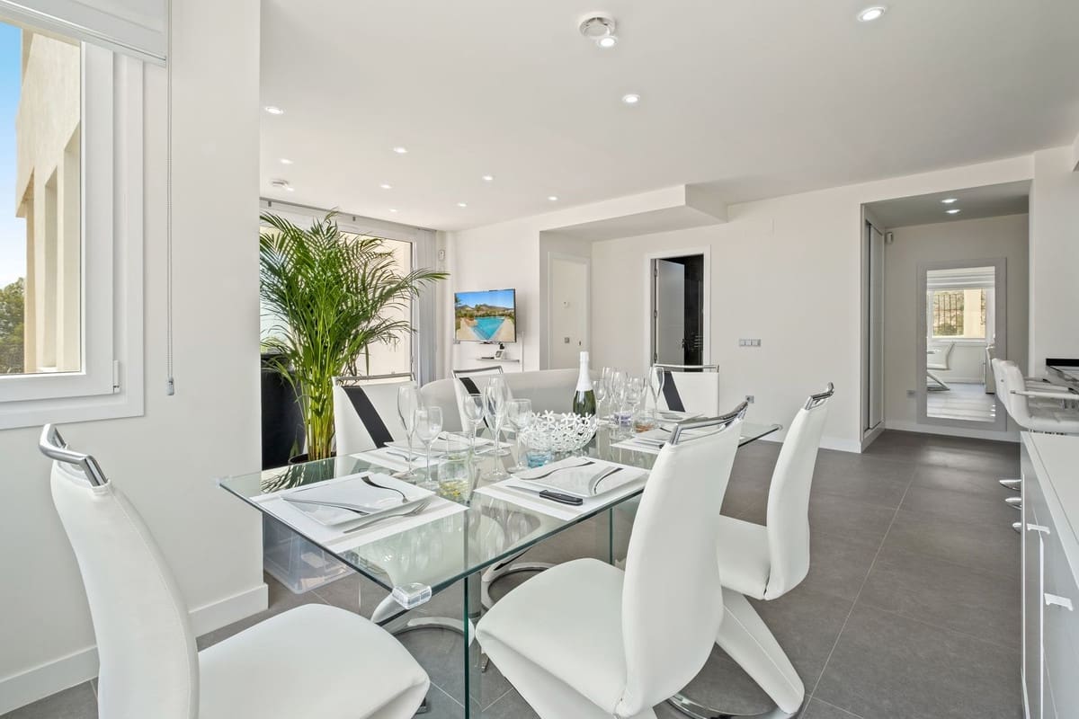 2 bedroom Apartment for sale in Benalmadena Costa with pool - € 535,000 (Ref: 9516282)