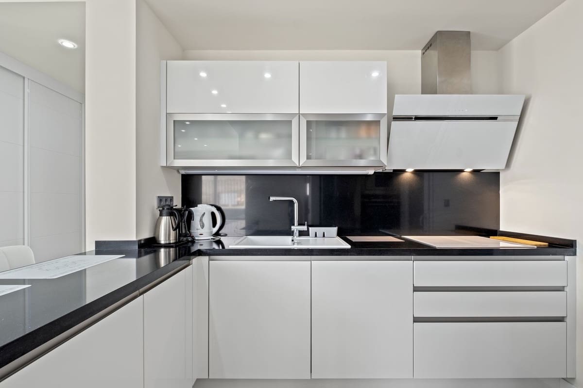 2 bedroom Apartment for sale in Benalmadena Costa with pool - € 535,000 (Ref: 9516282)