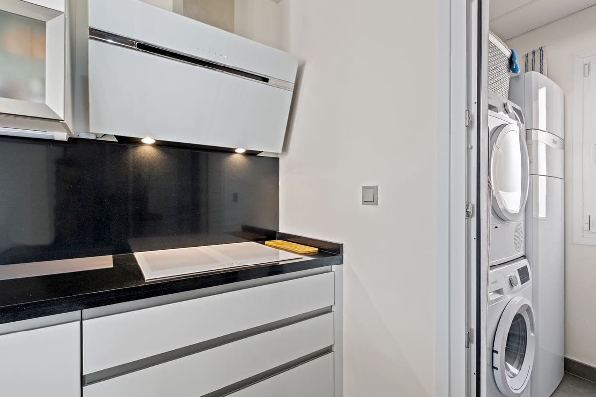 2 bedroom Apartment for sale in Benalmadena Costa with pool - € 535,000 (Ref: 9516282)