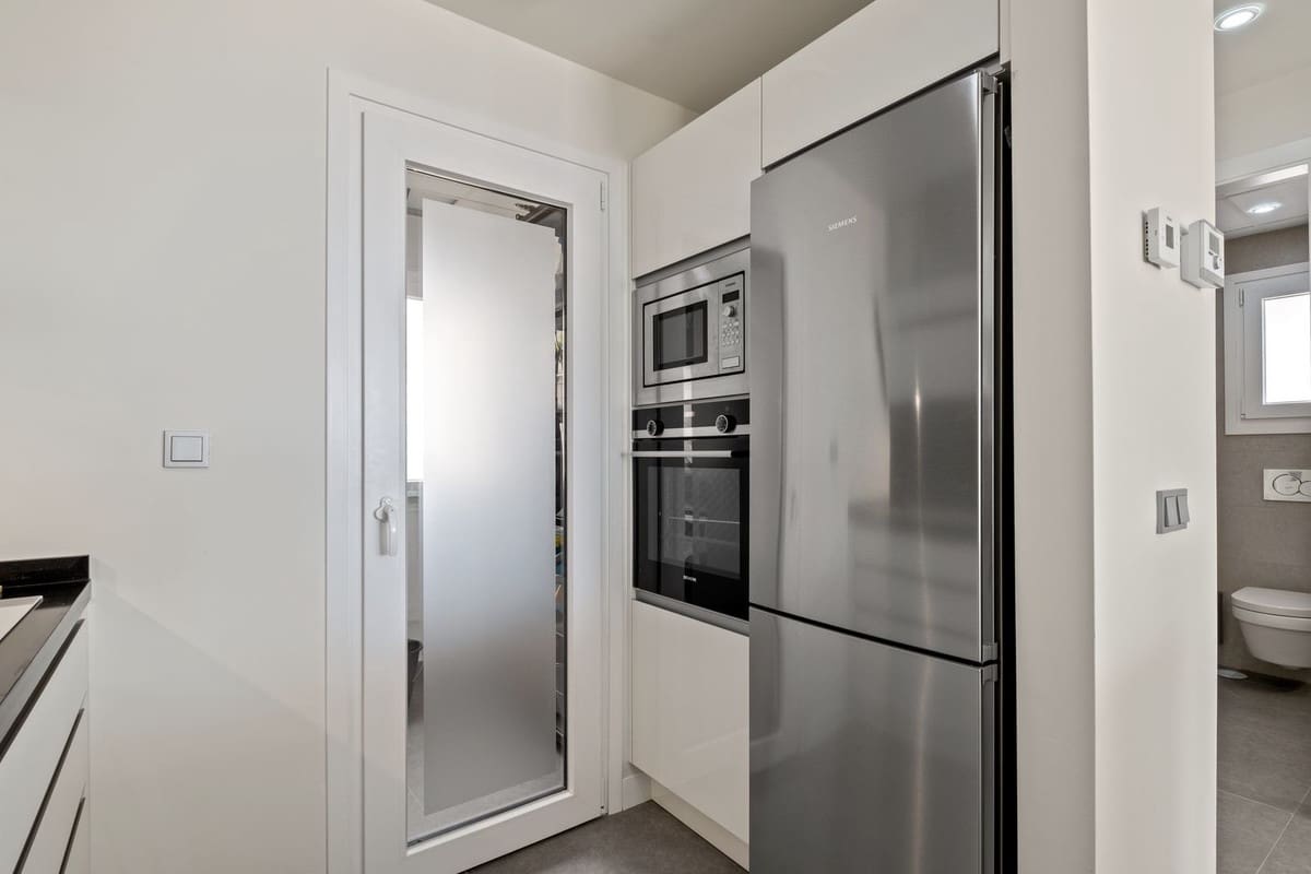 2 bedroom Apartment for sale in Benalmadena Costa with pool - € 535,000 (Ref: 9516282)