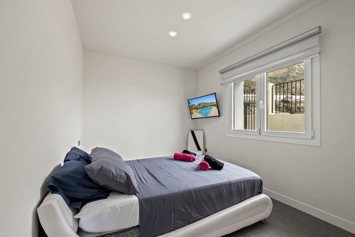 2 bedroom Apartment for sale in Benalmadena Costa with pool - € 535,000 (Ref: 9516282)