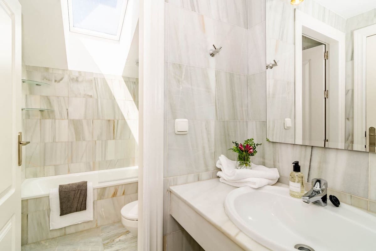 3 sovrum Takvåning till salu i Nueva Andalucia med pool - 599 000 € (Ref: 9516285)