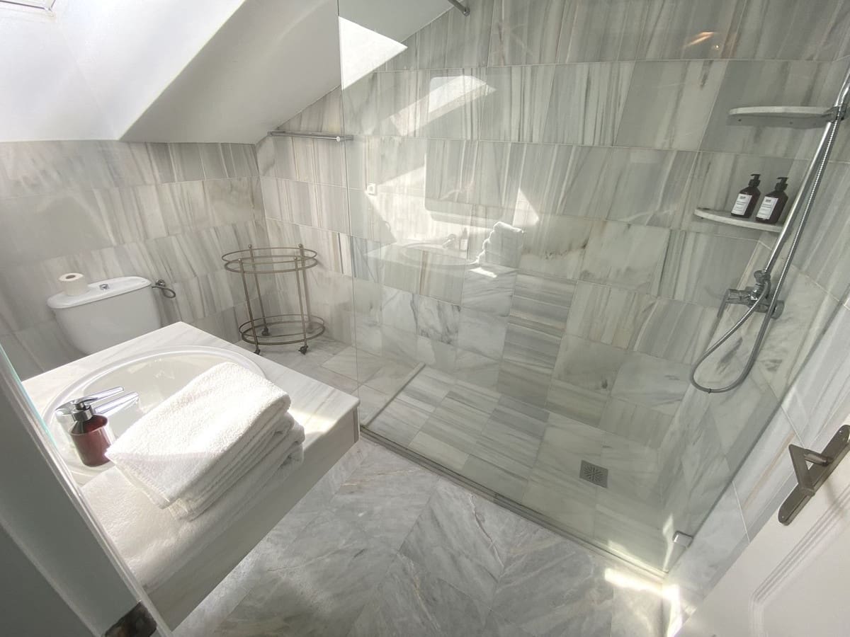 3 sovrum Takvåning till salu i Nueva Andalucia med pool - 599 000 € (Ref: 9516285)