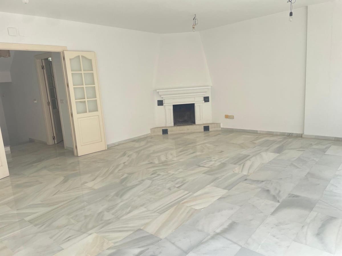 3 sypialnia Dom na sprzedaż w Arroyo de la Miel z basenem garażem - 470 000 € (Ref: 9519099)