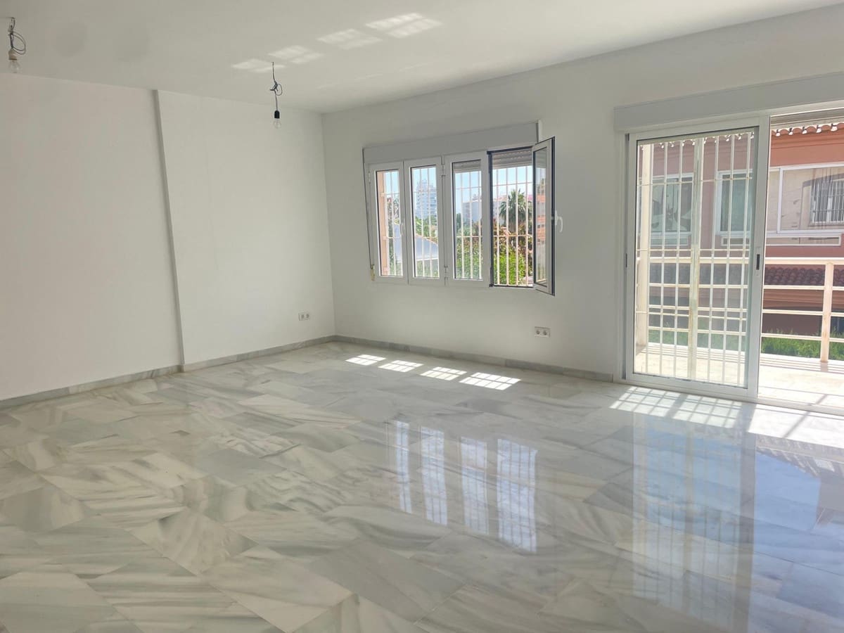 3 sypialnia Dom na sprzedaż w Arroyo de la Miel z basenem garażem - 470 000 € (Ref: 9519099)