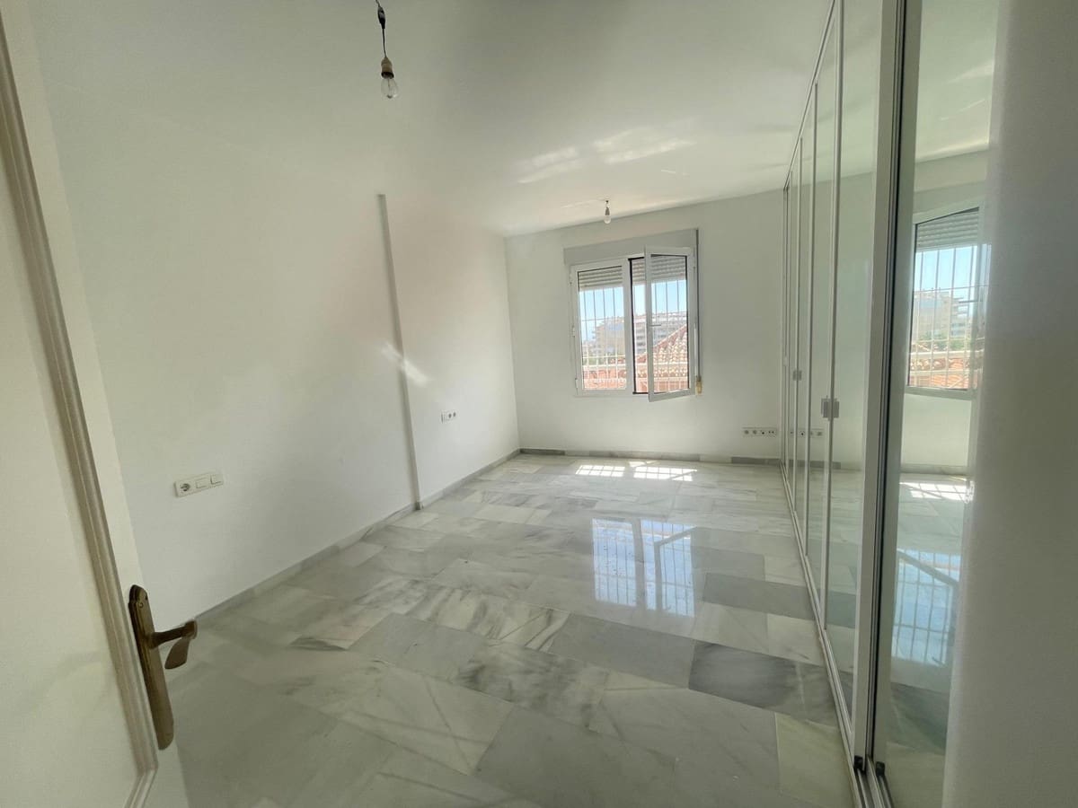 3 sypialnia Dom na sprzedaż w Arroyo de la Miel z basenem garażem - 470 000 € (Ref: 9519099)