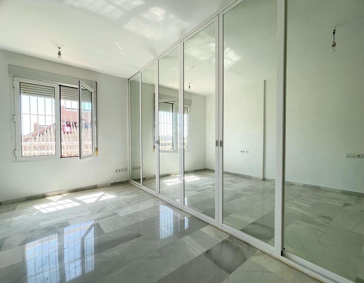 3 sypialnia Dom na sprzedaż w Arroyo de la Miel z basenem garażem - 470 000 € (Ref: 9519099)