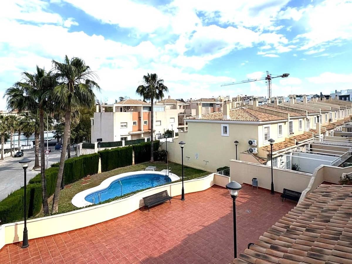 Casa de 4 habitaciones en Torremolinos en venta con piscina - 625.000 € (Ref: 9519101)
