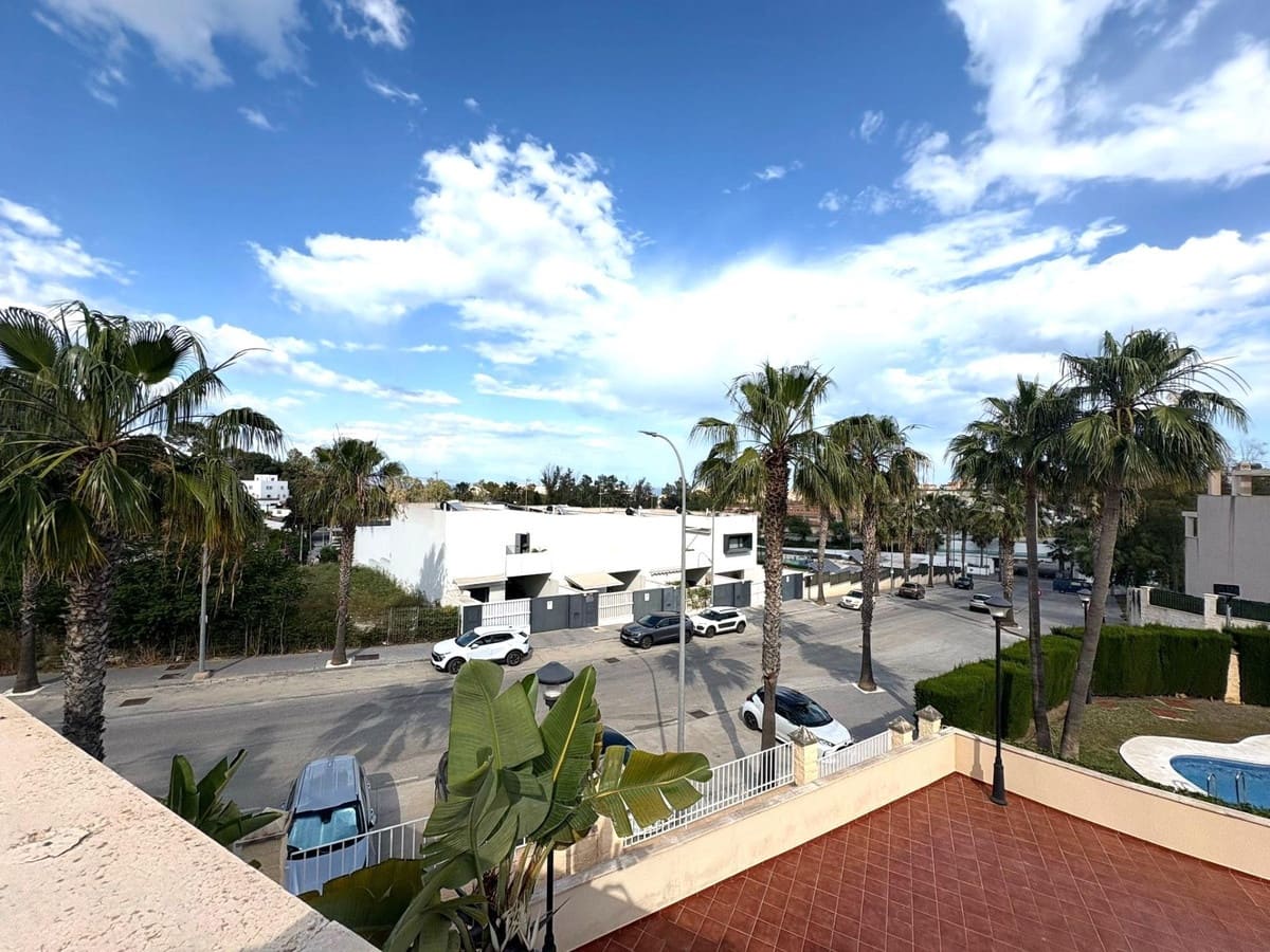 Casa de 4 habitaciones en Torremolinos en venta con piscina - 625.000 € (Ref: 9519101)