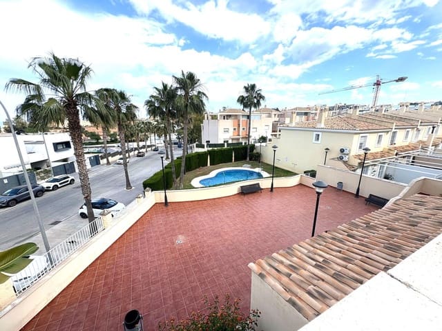 Casa de 4 habitaciones en Torremolinos en venta con piscina - 625.000 € (Ref: 9519101)