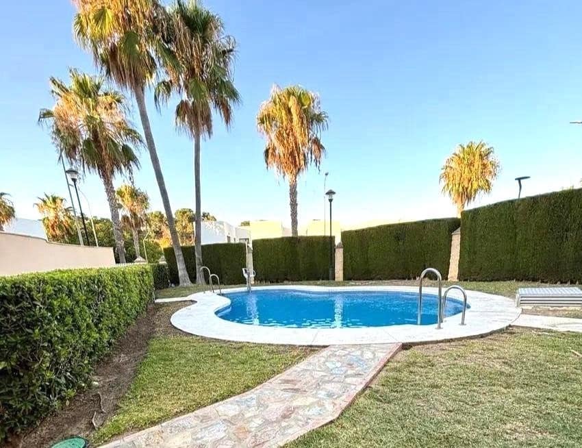 Casa de 4 habitaciones en Torremolinos en venta con piscina - 625.000 € (Ref: 9519101)