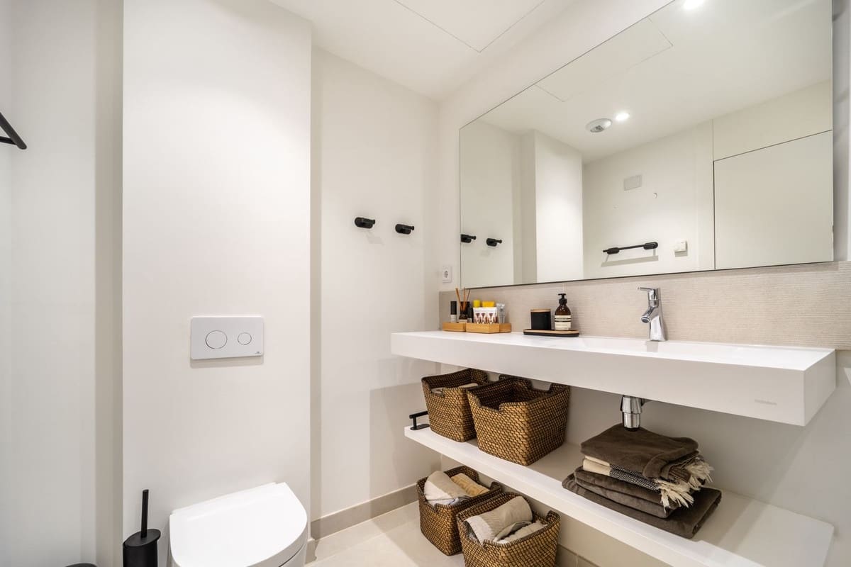 Apartamento de 2 habitaciones en Fuengirola en venta con piscina garaje - 659.000 € (Ref: 9519104)