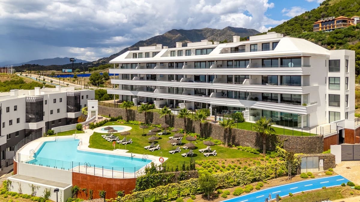 Apartamento de 2 habitaciones en Fuengirola en venta con piscina garaje - 659.000 € (Ref: 9519104)