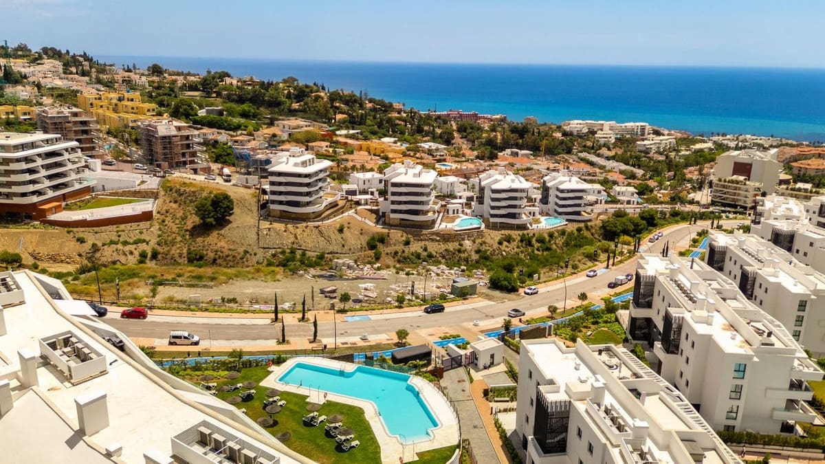 Apartamento de 2 habitaciones en Fuengirola en venta con piscina garaje - 659.000 € (Ref: 9519104)