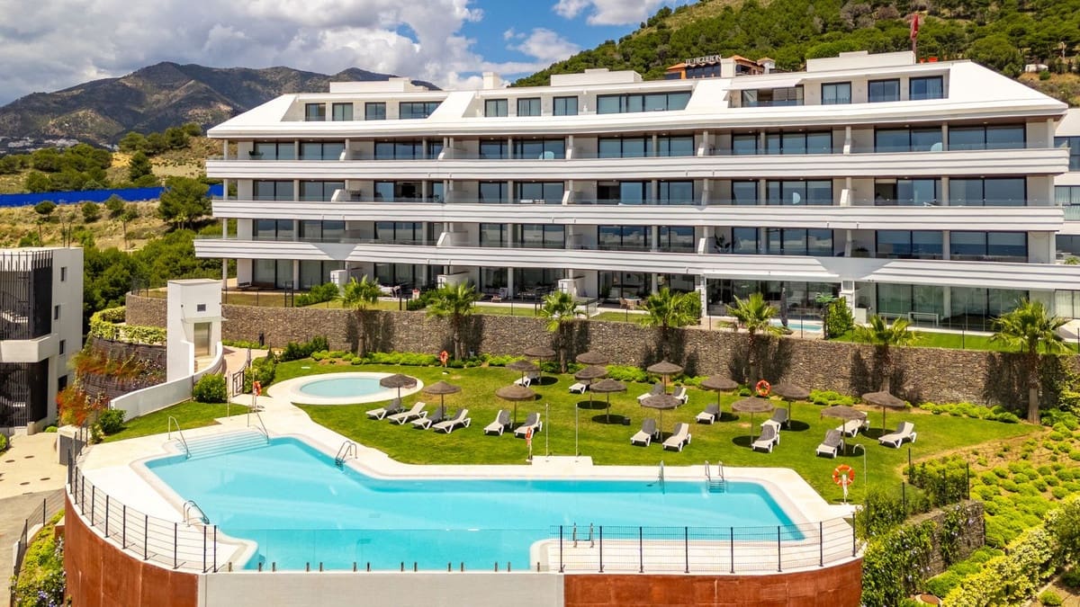 Apartamento de 2 habitaciones en Fuengirola en venta con piscina garaje - 659.000 € (Ref: 9519104)