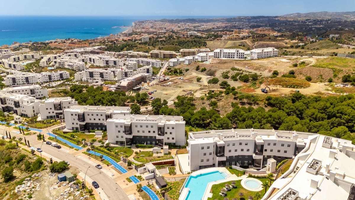 Apartamento de 2 habitaciones en Fuengirola en venta con piscina garaje - 659.000 € (Ref: 9519104)