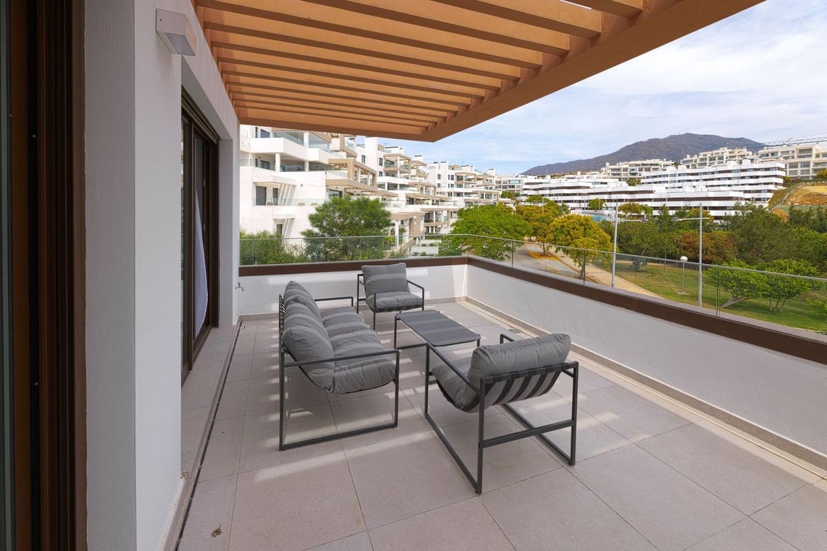 3 bedroom Apartment for sale in Estepona with pool - € 690,000 (Ref: 9519105)