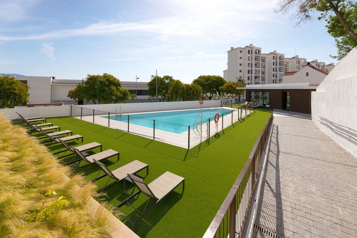 3 bedroom Apartment for sale in Estepona with pool - € 690,000 (Ref: 9519105)
