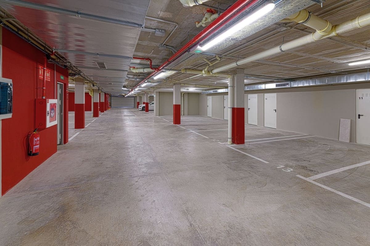 3 bedroom Apartment for sale in Estepona with pool - € 690,000 (Ref: 9519105)