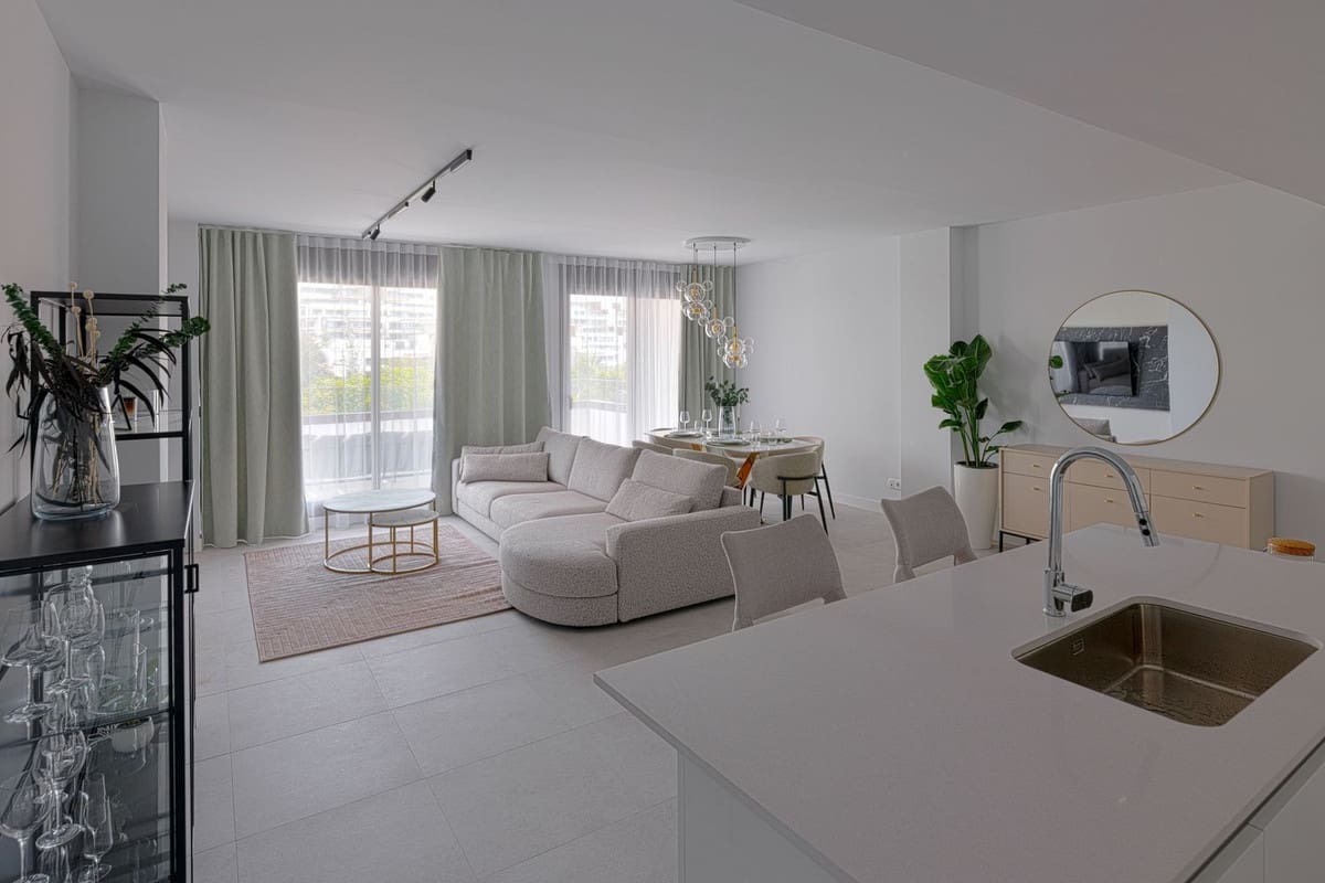 3 bedroom Apartment for sale in Estepona with pool - € 690,000 (Ref: 9519105)
