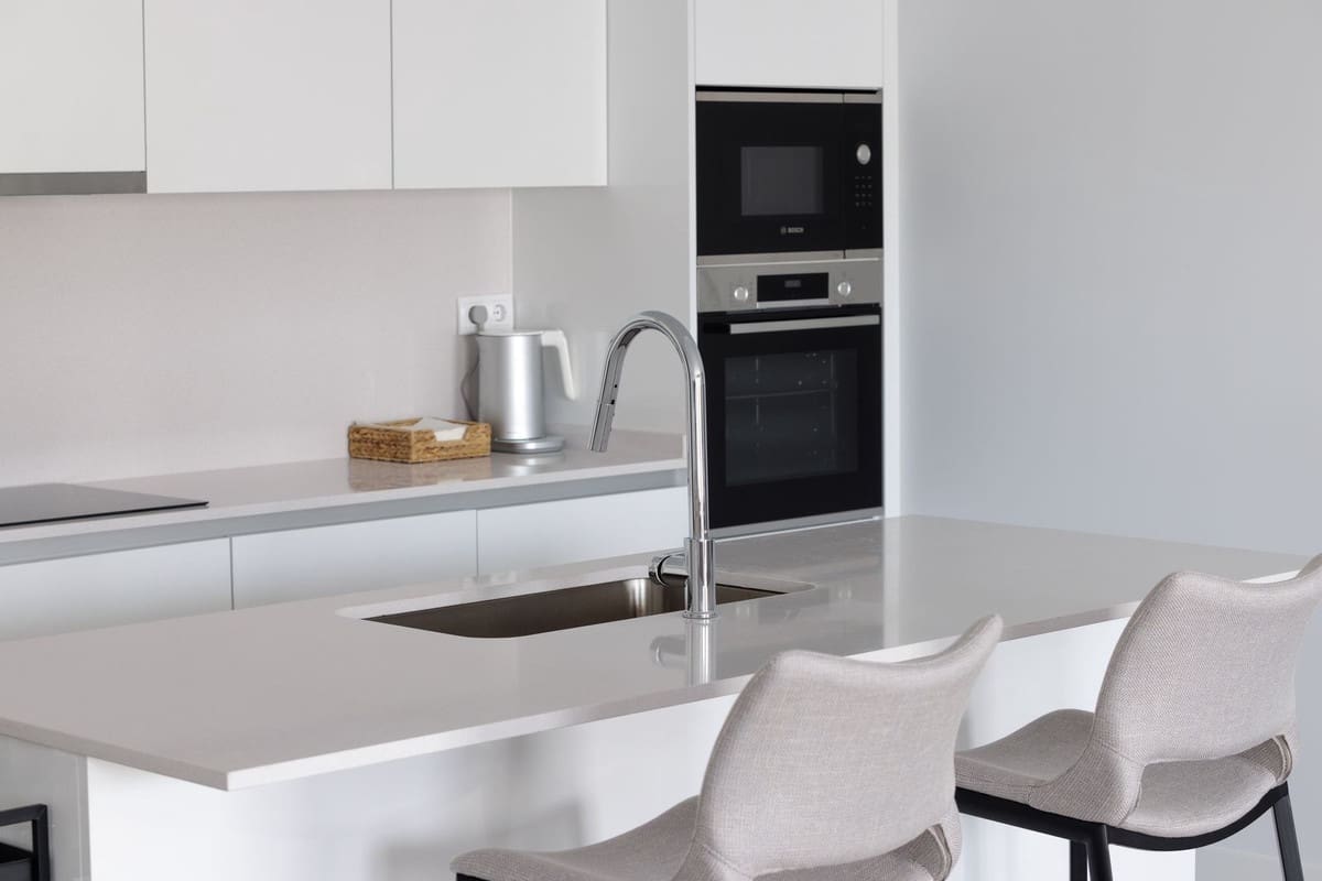 3 bedroom Apartment for sale in Estepona with pool - € 690,000 (Ref: 9519105)