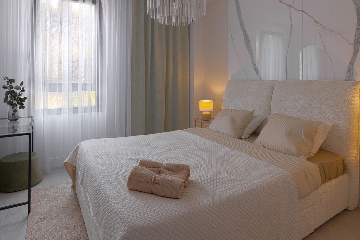 3 bedroom Apartment for sale in Estepona with pool - € 690,000 (Ref: 9519105)