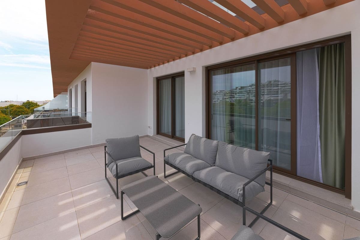 3 bedroom Apartment for sale in Estepona with pool - € 690,000 (Ref: 9519105)